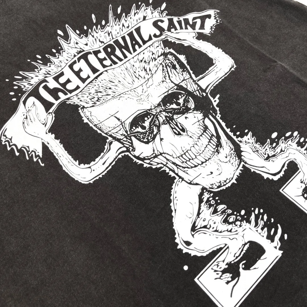 European and American SAINT Michael retro cartoon skull print washed and distressed retro Vintage loose short-sleeved T-shirt with digital white ink direct injection, the fabric is breathable and the pattern is three-dimensional and clear. Fabric: Double yarn 240g Style number: S932 Size: S-M-L-XL Color: Washed black Price: P118